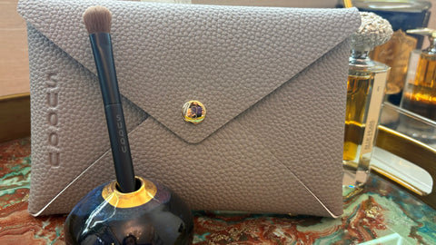 SUQQU ORIGINAL EYESHADOW BRUSH & POUCH
